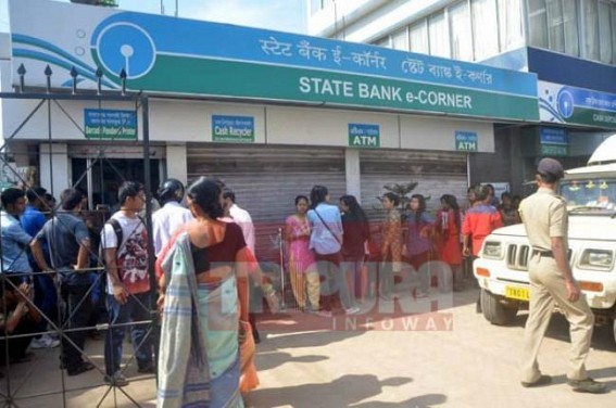 Long waits continue for cash at banks, ATMs 